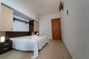 "melograno" Holiday Home Featured With Swimming Pool and Private Beach, Mattinata