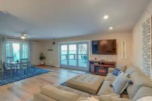 Lakefront Home w/ Private Beach! Tourist base, Fairbanks