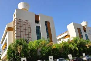 Port Side Resort Hotel, Side