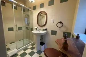 Betty Cake B&B, Qala