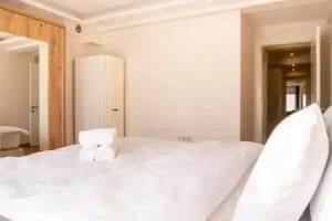 Magnificent Flat with Jacuzzi in Karsiyaka Apartments, Izmir