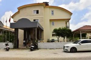 Nora Suit Hotel, Side