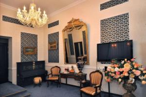 Queen Valery, Odessa