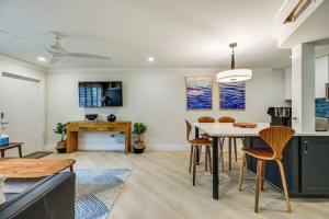 Upscale Condo w/ Pool Access: Walk to Pier! Apartments, Naples