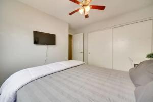 Centrally Located Retreat w/ Patio & Yard Tourist base, Reno