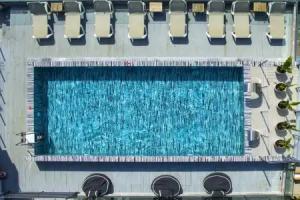 Bohemian Blue, Hersonissos