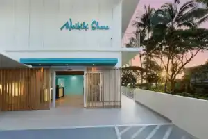 Waikiki Shore by OUTRIGGER, Honolulu