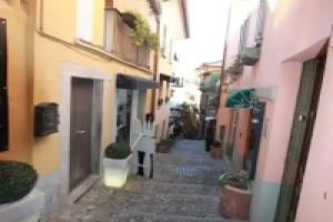 Captivating 4 -bed Apartment in Historic, Bellagio