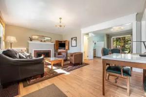 Your Vacation House ---ev#3216 2 Bedroom Home by RedAwning, Estes Park