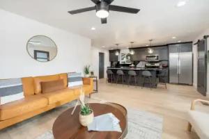 Mid Century Modern-River Bungalow w/ Hot Tub Cottage, Boise