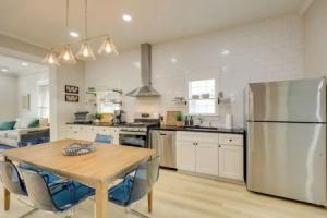San Antonio Home 2 Mi to Dtwn, Swim Spa! Tourist base, San Antonio