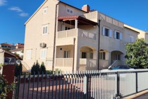 Charming Apartments Zara & Mia, Supetar