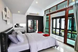 Villa Labaron, Bang Rak Beach
