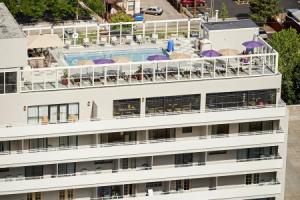 Warwick Denver, Denver