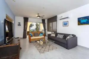 Sea Breeze Apartments - 3 Bedroom Apartment, Coral Bay