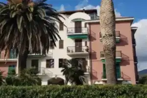 Leo Seaview Apartment, Spotorno