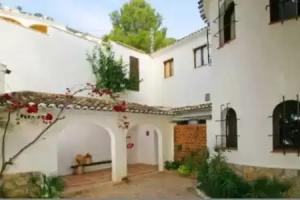 Bonestar in With 5 Bedrooms and 2 Bathrooms, Javea