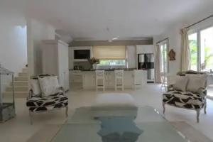 Les Jolies Eaux Villa - Chateau Elysium, Beau Vallon