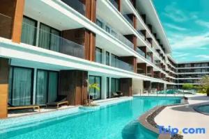 Premier 3-bedroom Apartment E333 Beachfront, Layan Beach