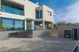 Modern Luxurious Villa With Sauna, Jacuzzi and Private Swimming Pool Near, Porec