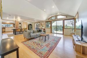 1/2 Mi to Yarrow Bay: Family Home in Kirkland Apartments, Bellevue