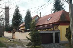 Hill Studio, Tata