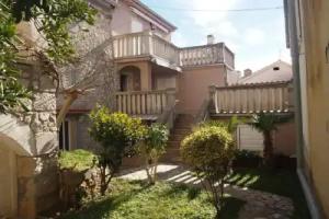 House 7044, KRK
