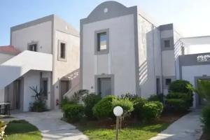 Enorme Maya Beach, Kato Gouves