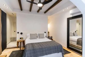 Amer Suites, Fira