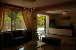 Avra Hotel, Lygia