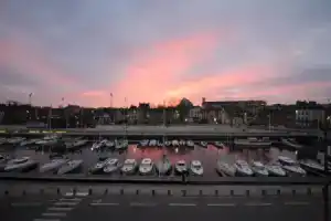 La magie du Port de et son centre historique à pied Hotel, Vannes