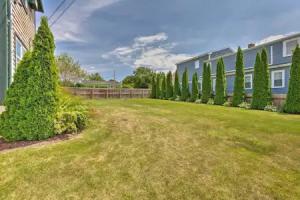 Coastal Abode w/ Beach Views, Walk to Beach & Bars Tourist base, Newport