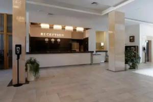 Slavey Hotel, Golden Sands