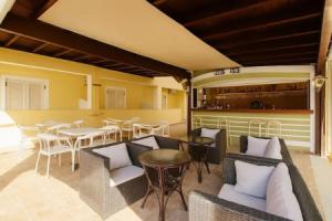 Solena Studios, Kavos