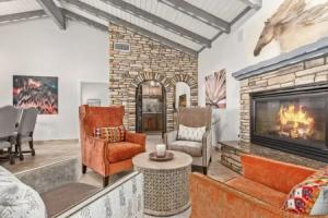 Historic Desert Rose Estate Pool Sauna Sleeps 12 Tourist base, Tempe