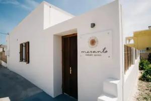 Mesanto Luxury Suites, Megalokhori