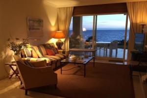 Grand Front Line Location Apartment- Heated Pool, Marbella