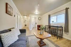2 Mi to Lumen Field! 2nd-floor Apartment w/ Deck, Seattle