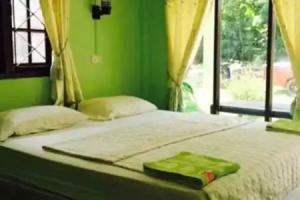 Monkey Bungalow, Lanta Island