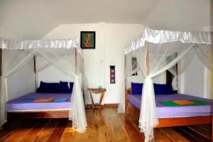 White Beach Bungalows, Koh Rong Island