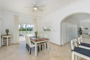 Beautiful 5-bdr 2 Levels Villa for Rent in - Golf Front With Pool Jacuzzi Maid, Punta Cana