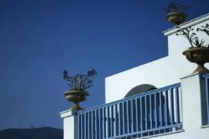 Niki's Village, Poros
