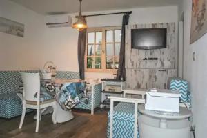 Awesome Home in with Hot Tub, WiFi & 0 Bedrooms, Perast