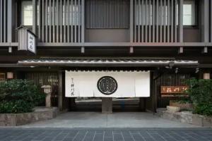 Rinn Gion yasakamae, Kyoto
