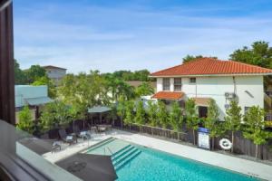 Prestige Retreat by Renzzi Apartments, Miami