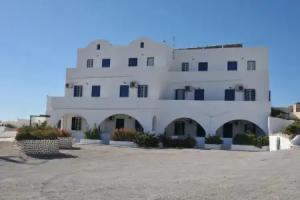 Thira's Dolphin, Akrotiri