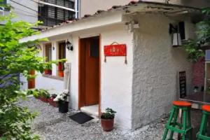 Zig ZAG Hostel, Tirana
