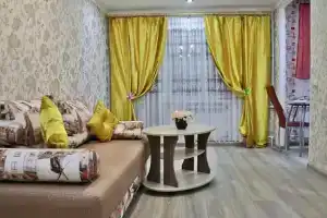I'm at home on 7 Kommunarov Street, Yelets  