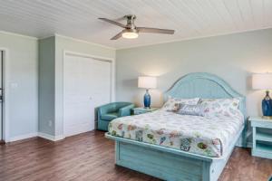 Coast Oaks Cottage 1 1 Bedroom Cottage by RedAwning, Rockport