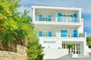 Beautiful Home in With 4 Bedrooms, Wifi and Heated Swimming Pool, Trogir